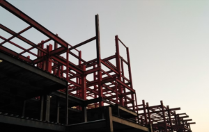 A large barndominium building under construction.