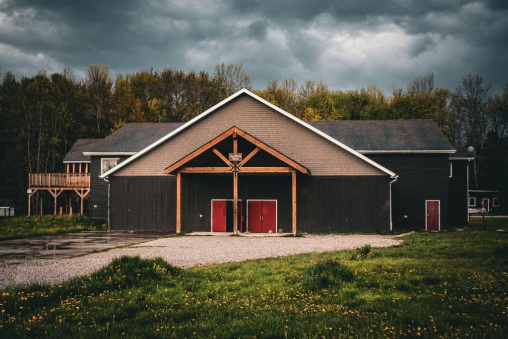 view of a barndominium under stormy weather